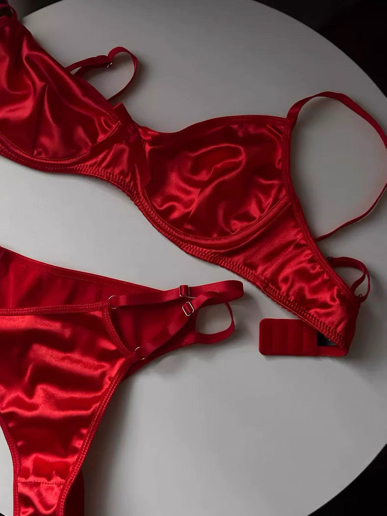 Conjunto de Encaje con Tirantes Cruzados