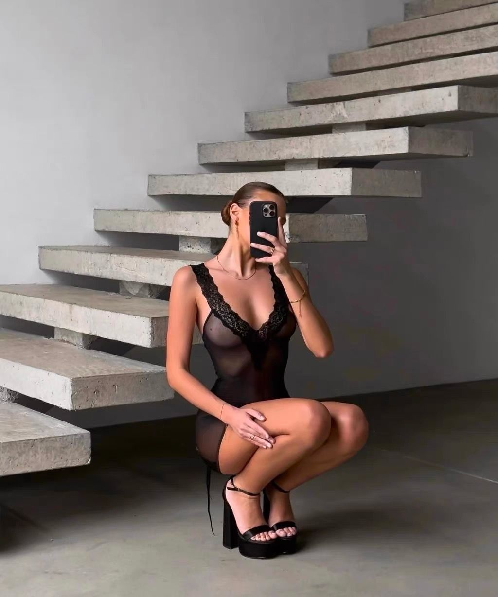 Vestido de Dormir Encaje Transparente con Conjunto de Lencería Sexy