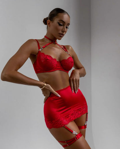 Conjunto Multifuncional con Tirantes de Cuello y Detalles Calados